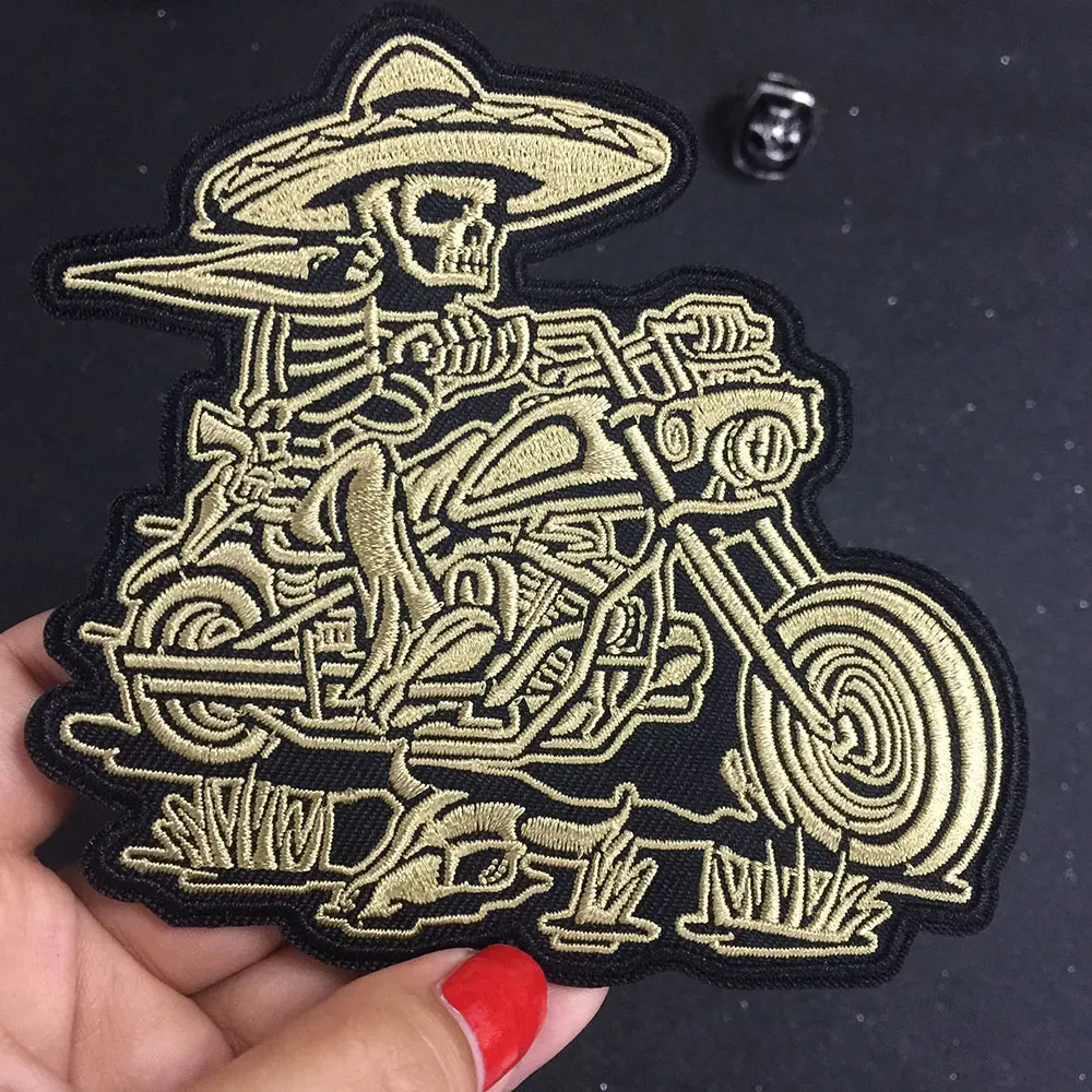 

Skull Middle Finger Skeleton Bone Ghost Hog Outlaw Hot Rod Motorcycles Rider Lady Biker Jacket T shirt Patch Sew Iron on Embroid