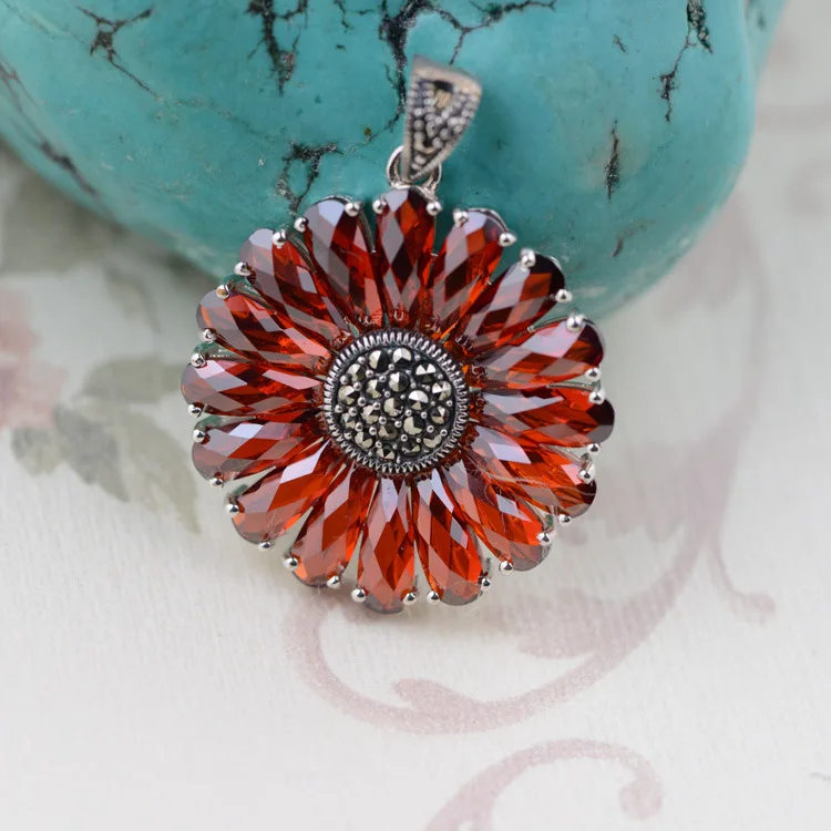 [silver] Sun King Deer Flower Pendant Antique Style Silver Silver female red zircon wholesale S925