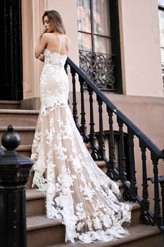 

new Champagne Mermaid Wedding Dress Elegant Lace Appliques and Flowers Bride Dress Sexy Strapless Wedding Gown Backless style