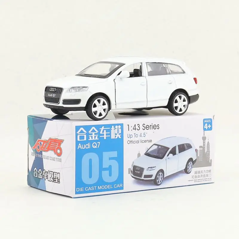 Модель в подарочной коробке модель внедорожника AUDI Q7 1:43 из сплава автомобиля