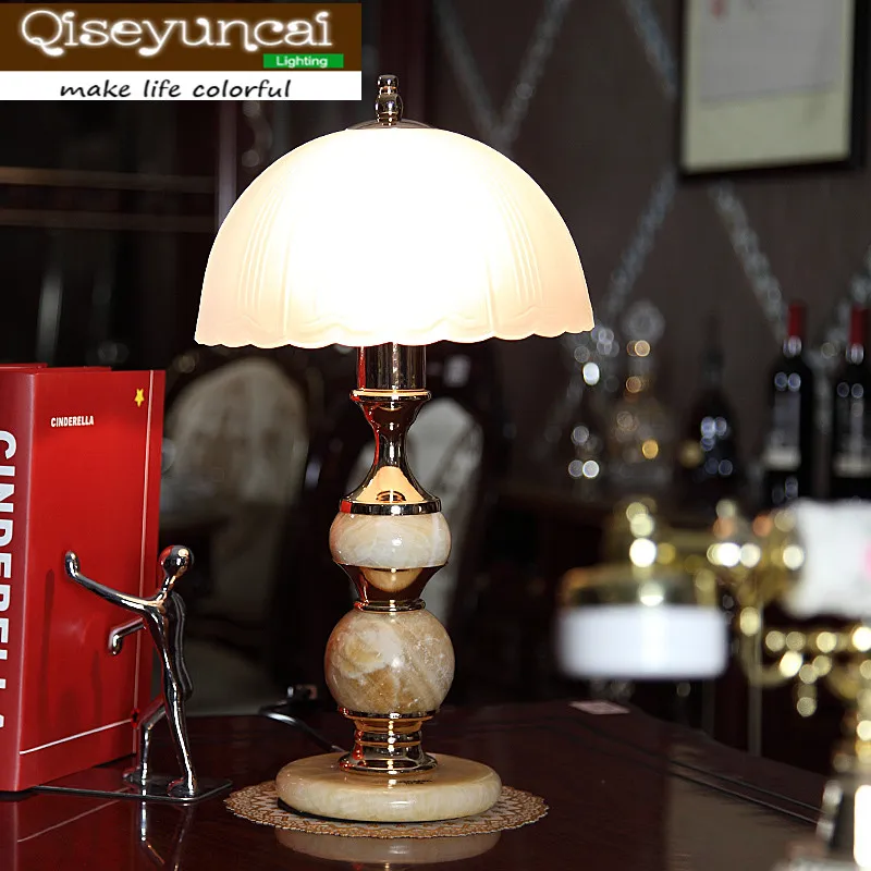 Qiseyuncai 2018 جديد الأوروبية غرفة المعيشة الرخام الرخام منضدة غرفة دراسة الجدول مصباح الديكور الجوي الدافئة الإضاءة