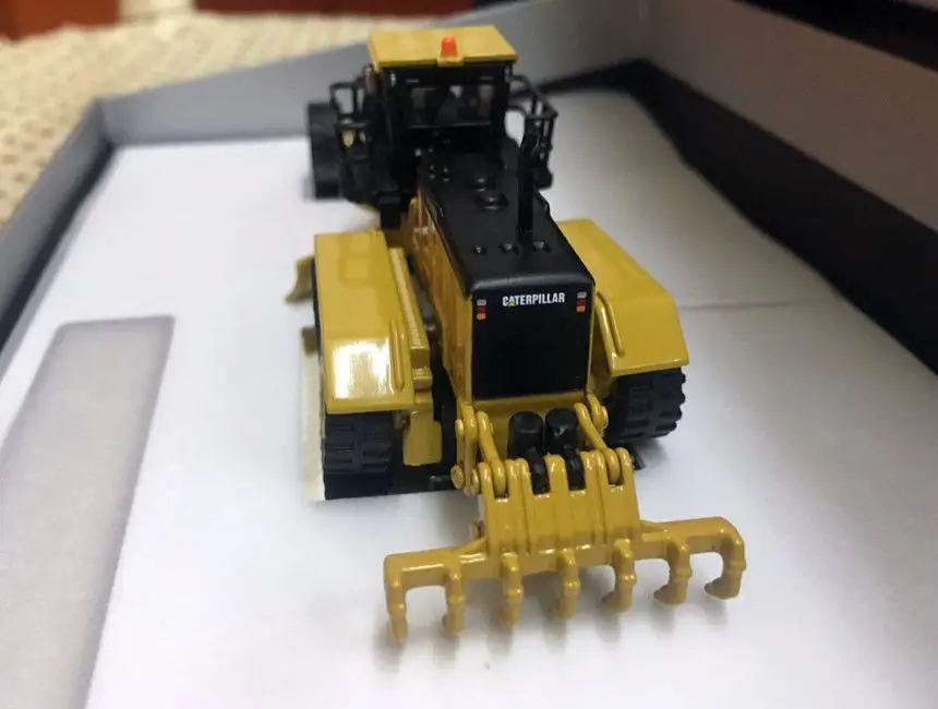 rare caterpillar cat 24m motor grader elite 1 125 scale metal model rare caterpillar cat 24m motor grader elite 1 125 scale metal model by diecast masters 85539 in diecasts toy vehicles from toys hobbies on