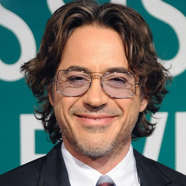 Robert Downey Jr. At Arrivals For Due Date Premiere Photo Print (8 x 10)