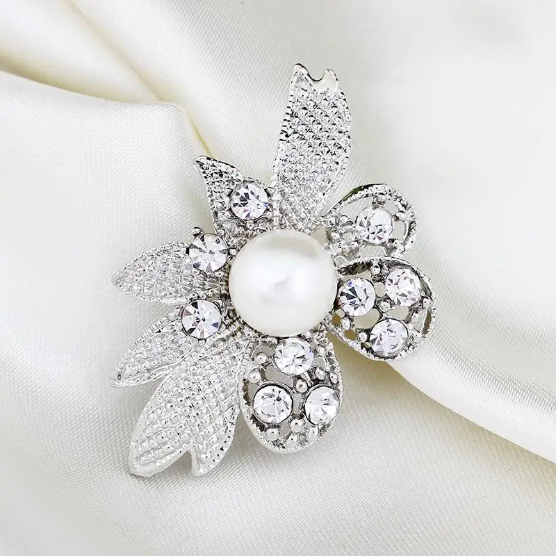 

Charming Elegant Big Simulated Pearl Rhinestone Flower Silver-color Brooches for Women Brooch Pins Jewelry