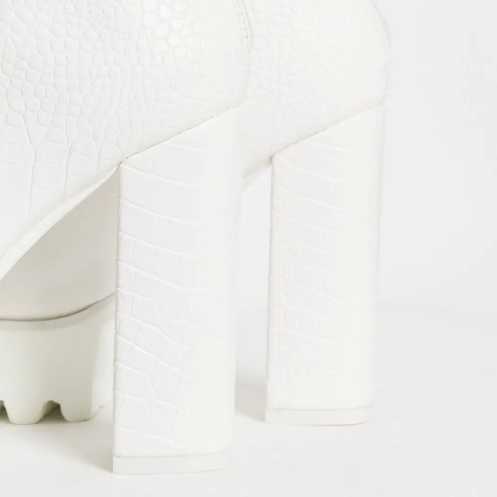 2019 New Women Boots Fashion High Heel Shoes Lace-up Summer Cross-tied Cool Boot Square Heel High Quality Platform Female Shoes 2019 New Women Boots Fashion High Heel Shoes Lace-up Summer Cross-tied Cool Boot Square Heel High Quality Platform Female Shoes