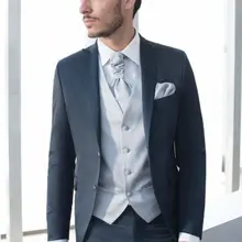 Остроконечные лацканы две пуговицы 5 шт. Серебряный жилет галстук платок темно синие костюмы модные костюмы для мужчин Cusutme сделал формальный офис Terno