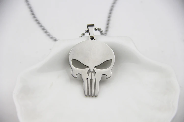 

ZRM 20pcs/lot Wholesale Fashion Jewelry Silver Charm Hot Cakes Super Hero Character Skulls Punisher Pendant Necklace