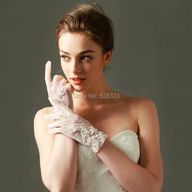 YNQNFS BG3 ручная отделка длина запястья Бисером кружевная Апликация Короткие свадебные перчатки для невесты перчатки настоящая фотография