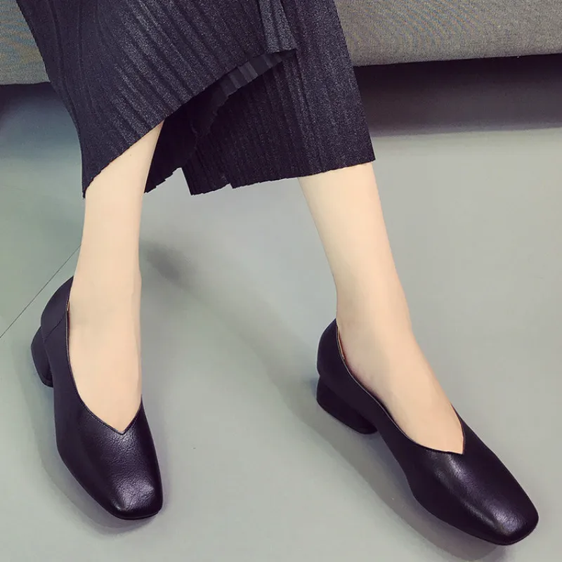 

2019 autumn with thick with shoes for female shallow mouth retro square head black work flats comfortable large size shoe