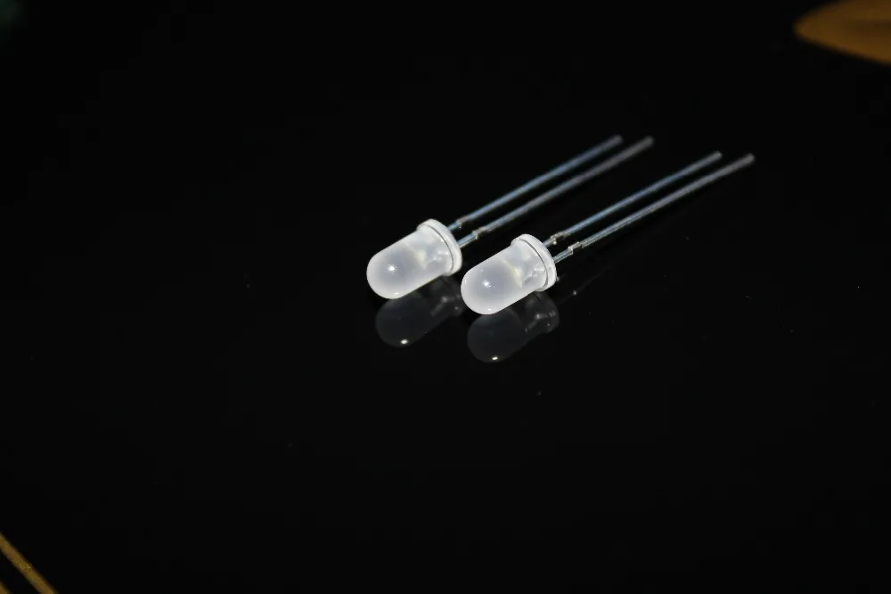 1000pcs White LED Diode 5mm Diffused White Light Emitting Diodes