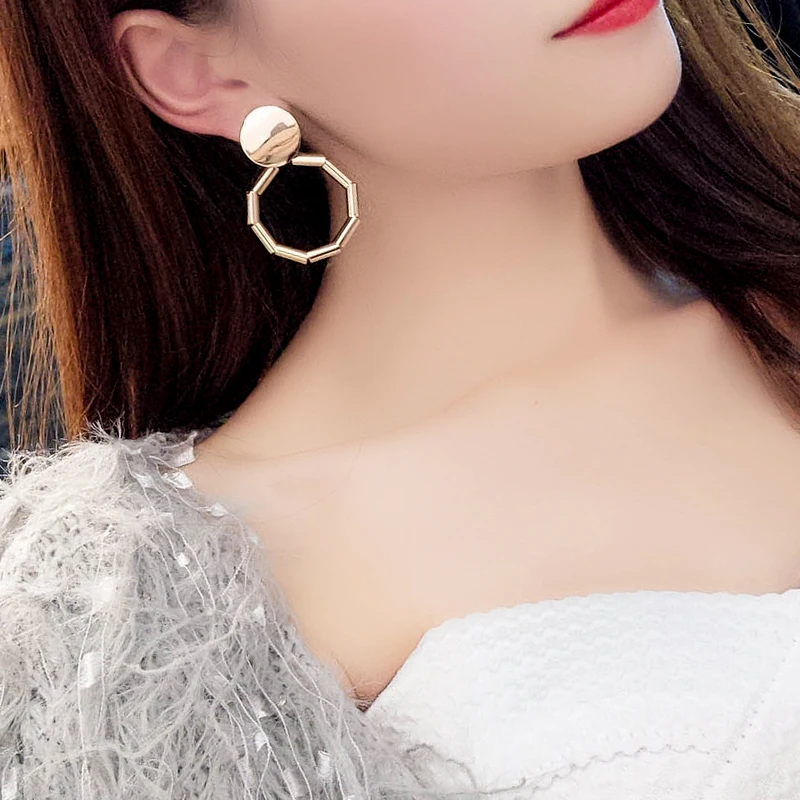 

Women Jewerly Hoop Earrings for Women Shining Geometric Metal Earrings Fashion Simple Personalized Women Party Earrings