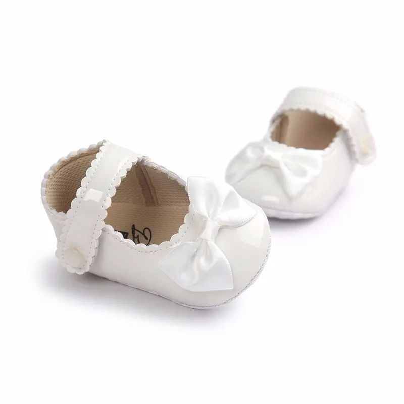 Осенняя обувь для девочек с мягкой подошвой; обувь для малышей из искусственной кожи; обувь для маленьких девочек с бантом-бабочкой; мокасины для детей 0-18 месяцев