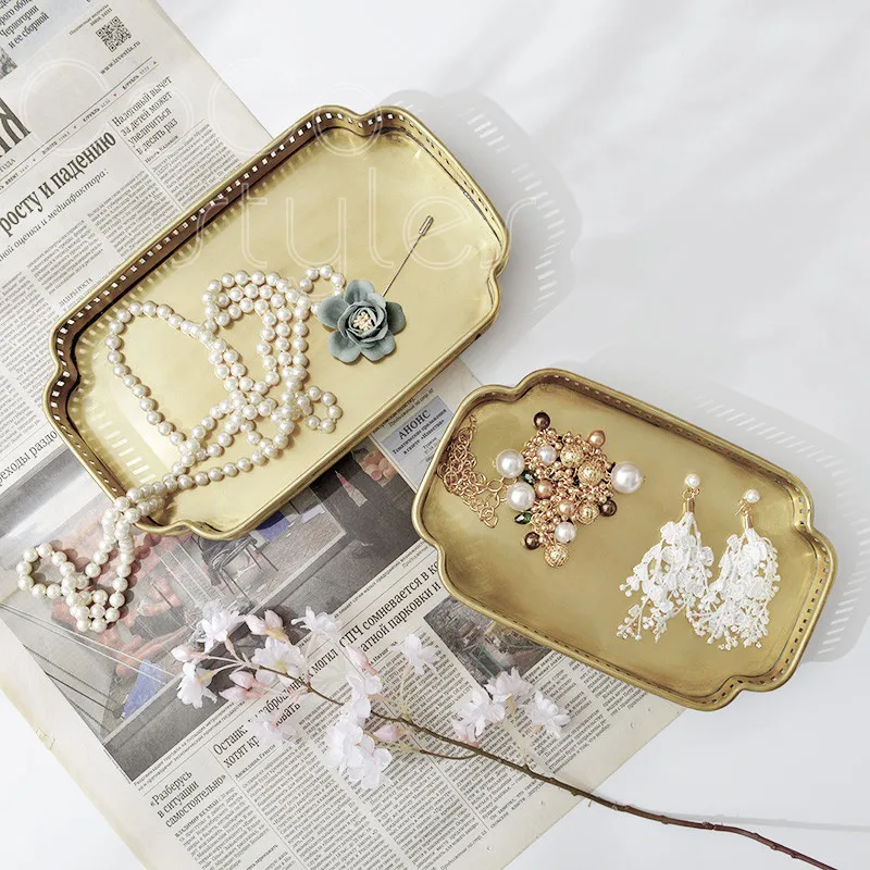 5 vintage brass tray    (5)
