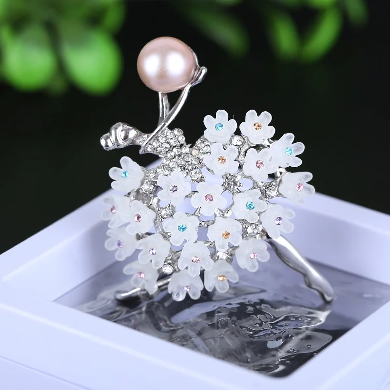 

Paris dancers brooch Natural pearl diamond brooch Certified natural freshwater pearl corsage Clothing decorations