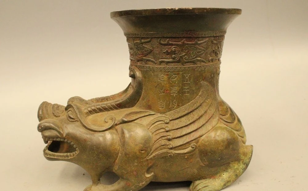 

7" Ancient Chinese Dynasty Palace Old Bronze Fly Beast Flower Bottle Vase Pot