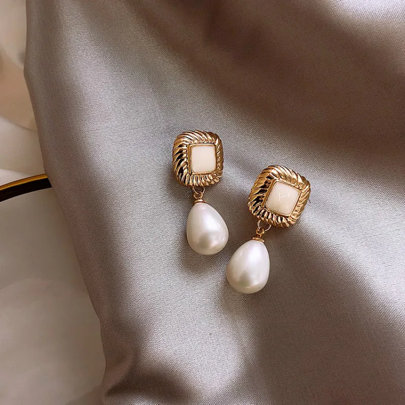 

2019 New Arrival Vintage Water Drop Women Dangle Earrings Elegant Pearl Eardrop French Charming Lady Simple Korean Jewelry