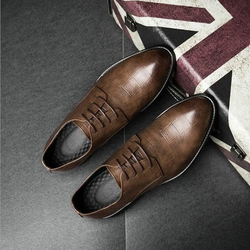 Meilleur Mode Printemps Britannique Bullock Hommes Richelieus Chaussures En Cuir Sculpté Chaussures Rétro Bout Pointu Richelieu Affaires robe Chaussures LL 60