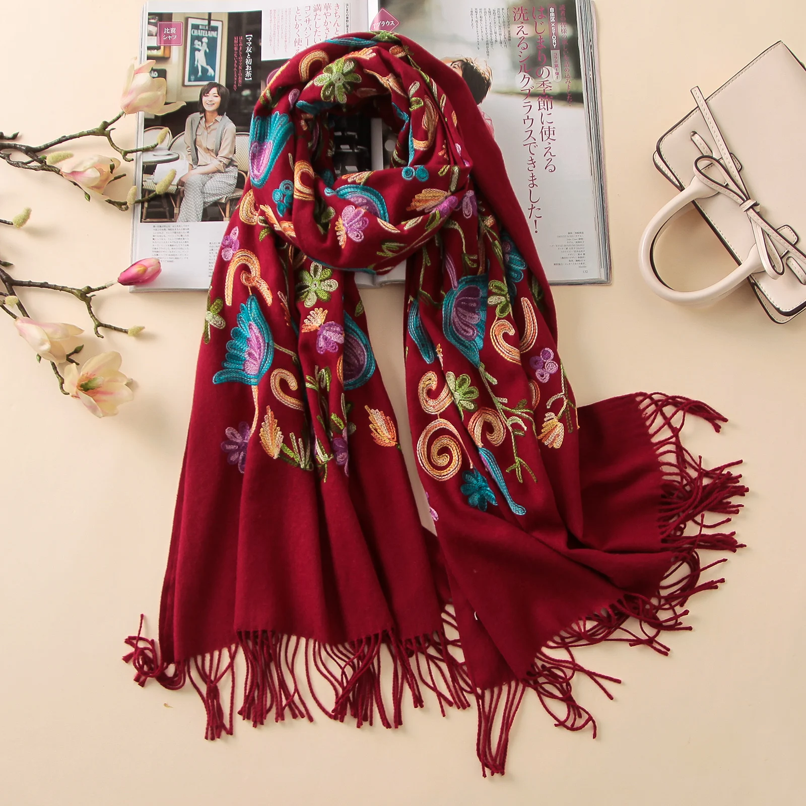 

2020 Designer Quality Embroidery Cashmere Scarves Vintage Winter Women Scarf Large Size Shawls and Wrap Lady Soft Warmer Foulard