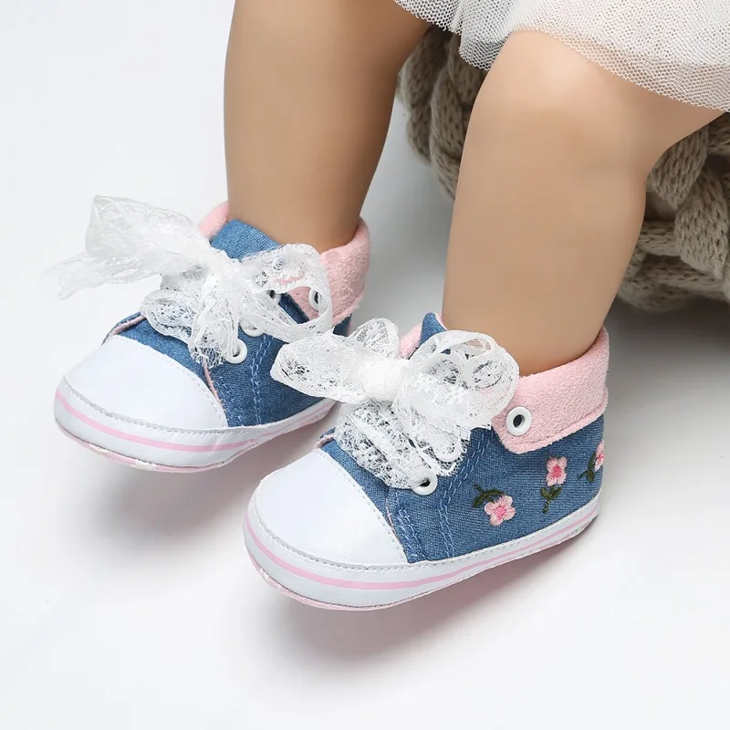 Детская обувь для девочек новорожденных детская обувь принцессы с цветочной вышивкой для мягкой сетки галстук блестящие первые ходоки 0-18MA