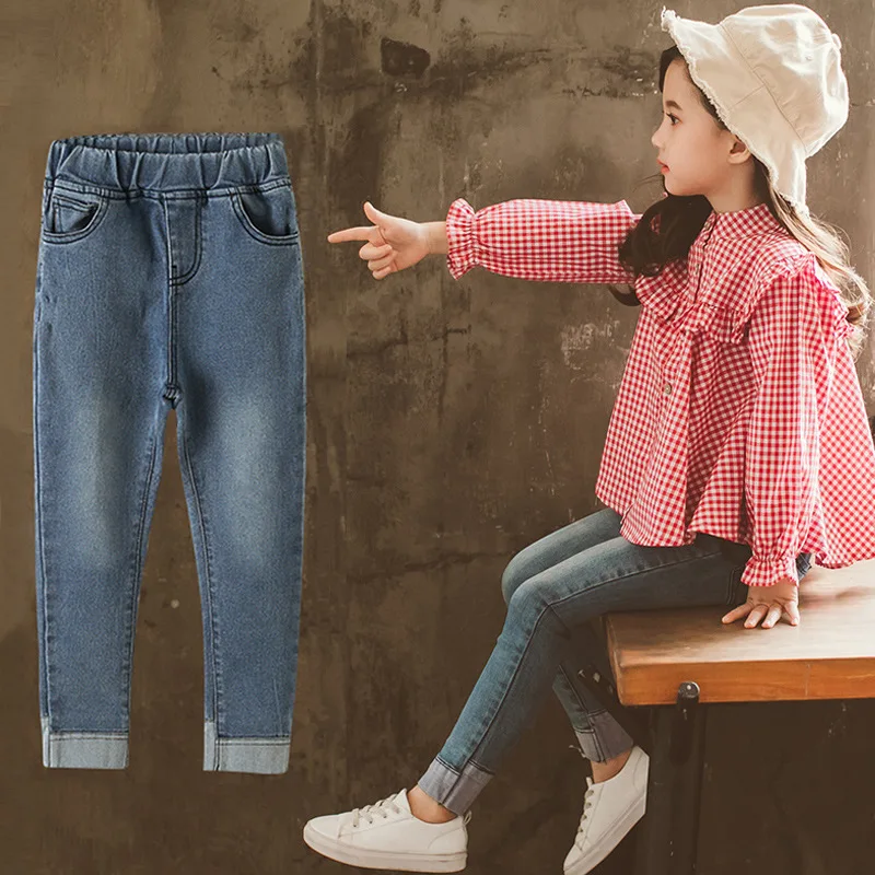 

All-purpose baby jeans with girl's turn-ups