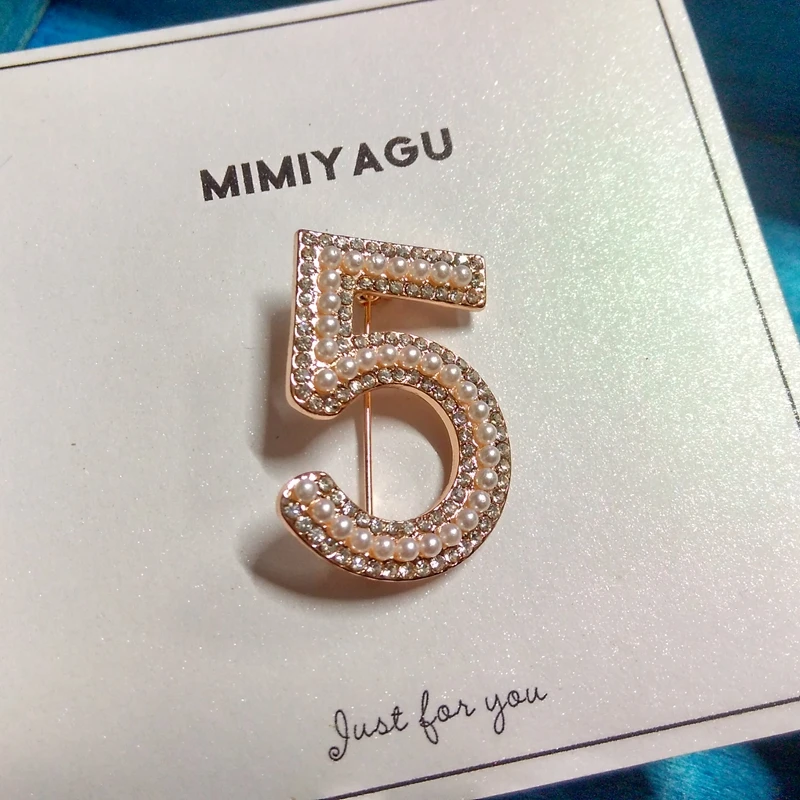 5 brooch 04