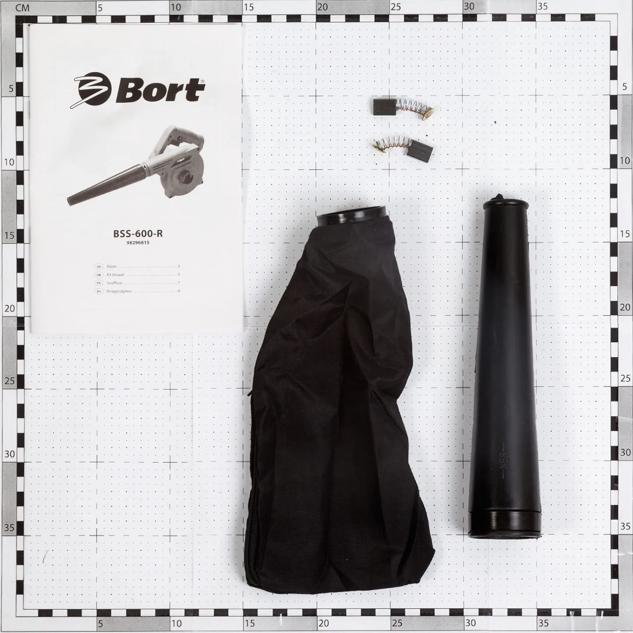 Воздуходувка Bort BSS-600-R (Производительность – 4 куб. м в минуту,небольшой вес, эргономичная рукоятка, мешок-мусоросборник)