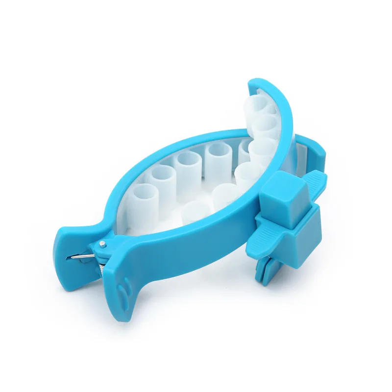 

idYllife Dog Outdoor Pooper Scoopers Bag Puppy Poop Clip with 20 Bags Waste Holder Free Shipping Tail Clip Garbage Cleaning Tool