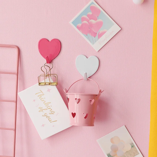 

100PCS INS Hot Sale Heart shape Clothes Towel Wall Hook Kids Room Decor Hanging Hook Wooden Star Clothes Rack Hanger Hook