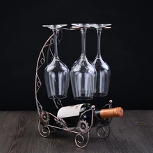 Винные стеллажи для выставки товаров являются Железные украшения Рамка Дисплея Европейский винный Кубок, винный бокал полка для вина