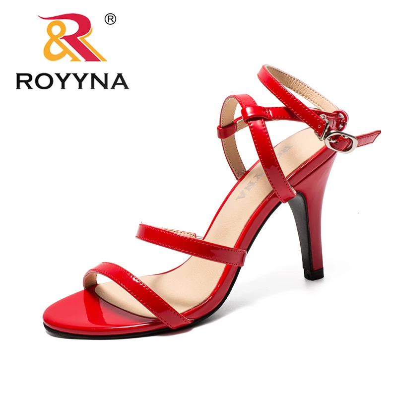 Royyna جديد الحلو نمط المرأة صنادل الصيف أحذية عالية الكعوب رقيقة feminimo التصميم الأنيق سيدة النعال الخفيفة شحن مجاني