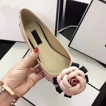 

Camellia Flower Women Flats Driving Shoes Genuine Leather Big Flower Decor Flat Shoes Classic Black White Charming Ladies Loafer