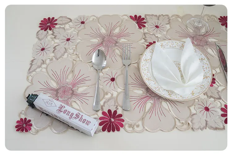 cutwork table runner (5)