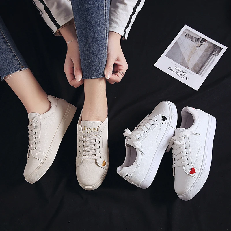 

2019 Spring Simple White Shoes Female Port Wind Red Small Love Flat Comfortable Shoes