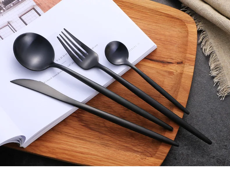 

4pcs/lot Luxury Black Flatware Set Cutlery Sets Restaurant Flatware Stainless Steel Tableware Fork Spoon Knife PO 007