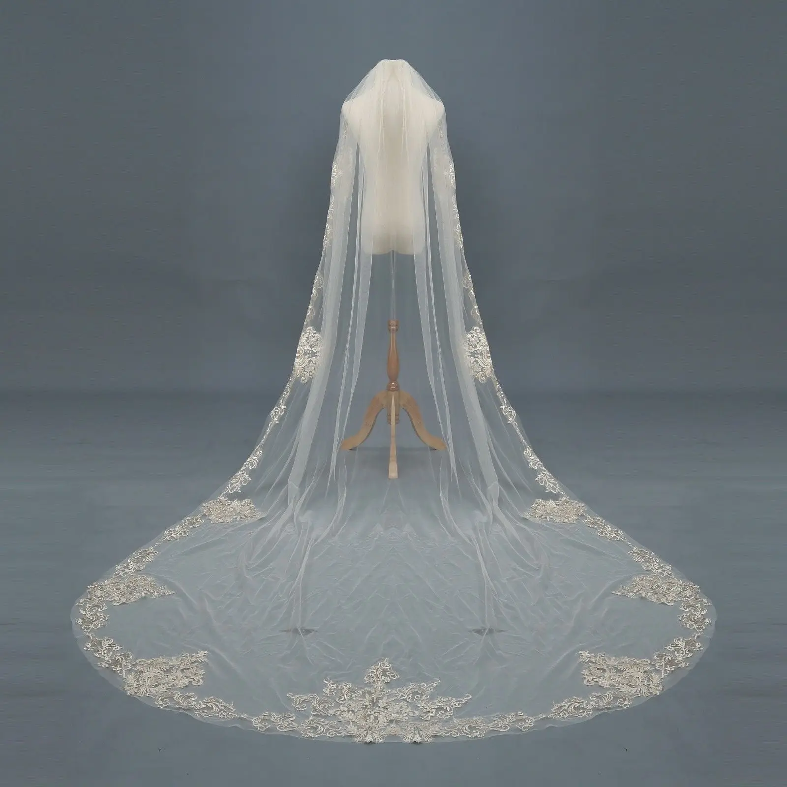 

Champagne Ivory White Wedding Veils Bridal Cathedral 1T Lace Appliques With Comb