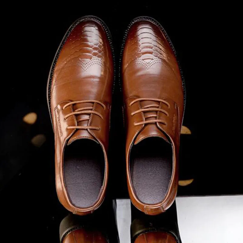 Não Desgaste Trabalham Pé Black Genuíno up Pontas Dedo Lace De Couro Macio yellow Butom Brogue deslizamento Sapatos Homens Casamento Patente Negócios Respirável Do gfwfxdZ