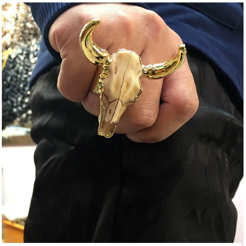 

Fashion metal retro gothic punk style bovine head resin exaggerated tail ring fixed ring mouth, suitable for men and women gift