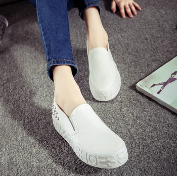 

Nice New Fashion Sneakers Women Platform Shoes Rivets Slip On Casual Shoes For Woman Black White Canvas Sport Shoes WSH386