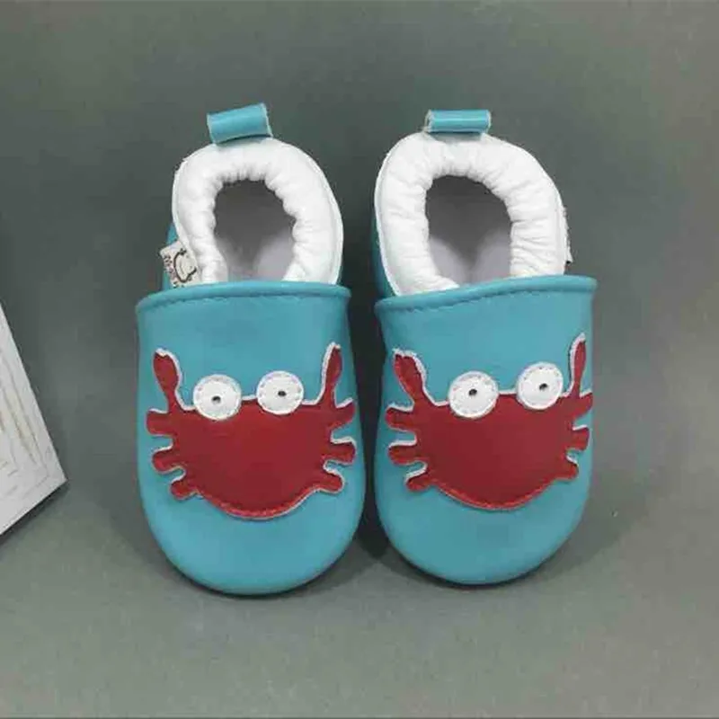 100% г. обувь для мальчика из натуральной кожи Тапочки с принтом панды для маленьких девочек дышащие кожаные мокасины для малышей calcado infantil
