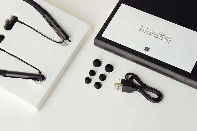  Original Xiaomi mi Bluetooth Neckband Earphones Wireless Bluetooth Headphone In-Ear Magnetic Mic Pl