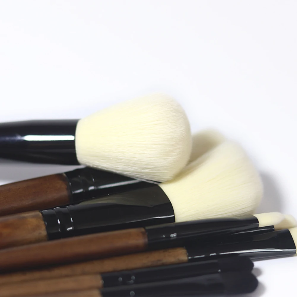 Brush for contour powder egholoser