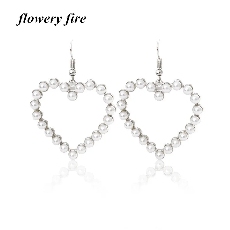 

Harajuku Vintage Geometry Love Heart Earrings Sweet Lovely Simulation Pearl Hollow Peach Heart Earrings Woman Gift Jewelry