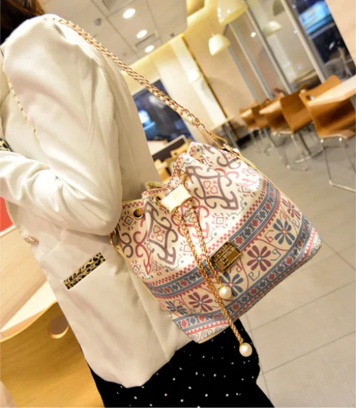 

Casual fashion handbags Pearl pendant chain shoulder bag DrawString national wind bucket bag