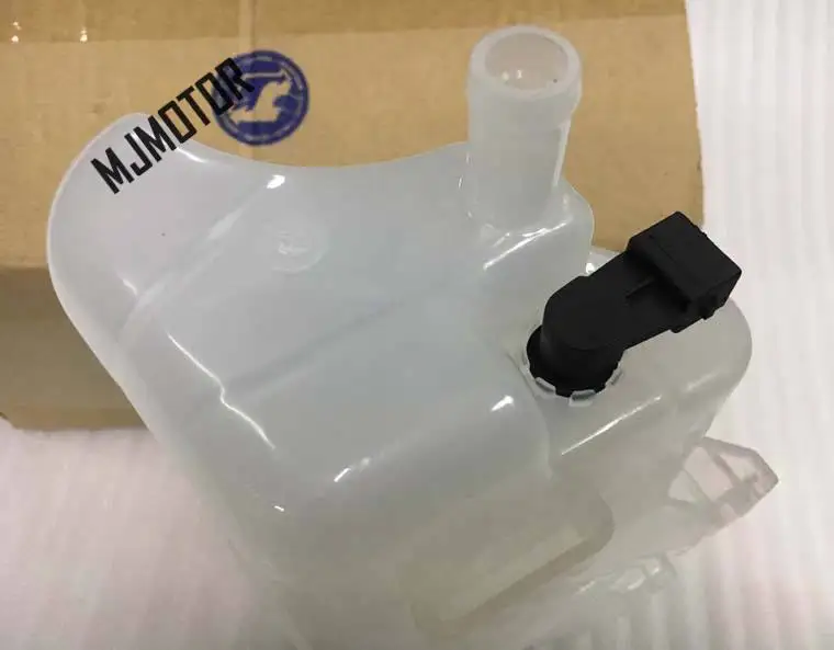 Coolant reservoir tank with water lever sensor for Chinese SAIC ROEWE 550 750 MG6 1.8T Auto car motor parts 10002366 / 10003818