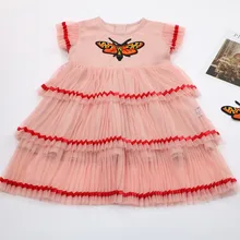 Летнее дизайнерское милое многослойное платье для маленьких девочек, розовые нарядные платья принцессы с вуалью и бабочкой для маленьких детей, одежда для девочек с рюшами на рукавах