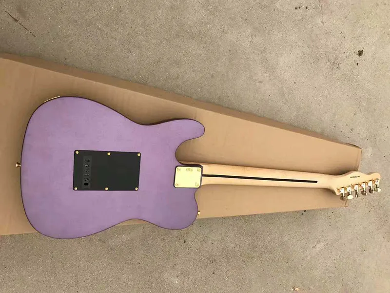 Электрическая гитара Purple vibrato Черная защитная пластина золотая фурнитура