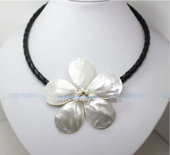 

Free shipping17inches 70mm natural white mother of pearl shell flower pendant necklace