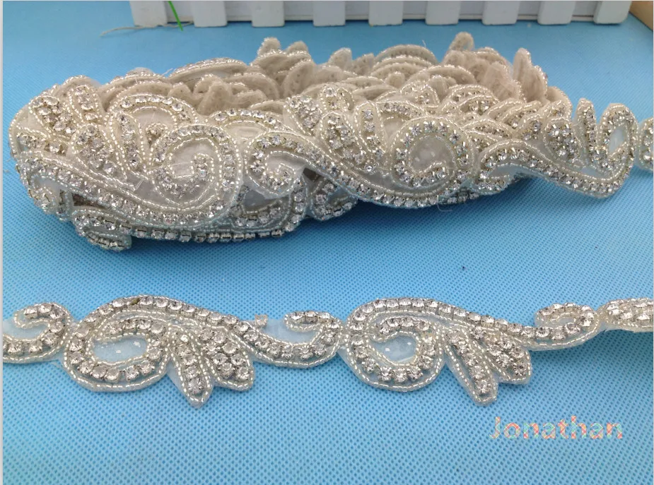 AMSOIL ws012 Heart Crystal Clear Silver Beaded Rhinestone Applique