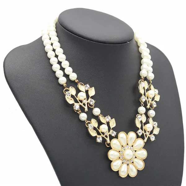 DiamondJewelryNY Ill Hold You in My Heart Pendant with a Peridot Swarovski Stone on an 18 Inch Chain