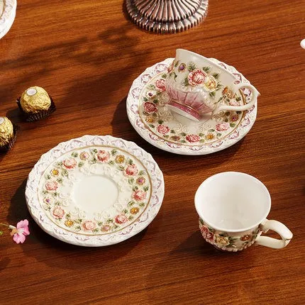 Набор фарфорового чайника, свадебные подарки, креативная женская форма, керамический чайник, Дворцовый рельефный розовый кофейник